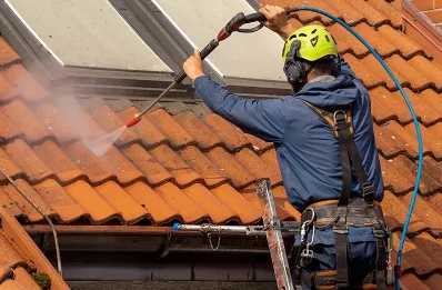 Démoussage et hydrofuge de toiture à Formentin